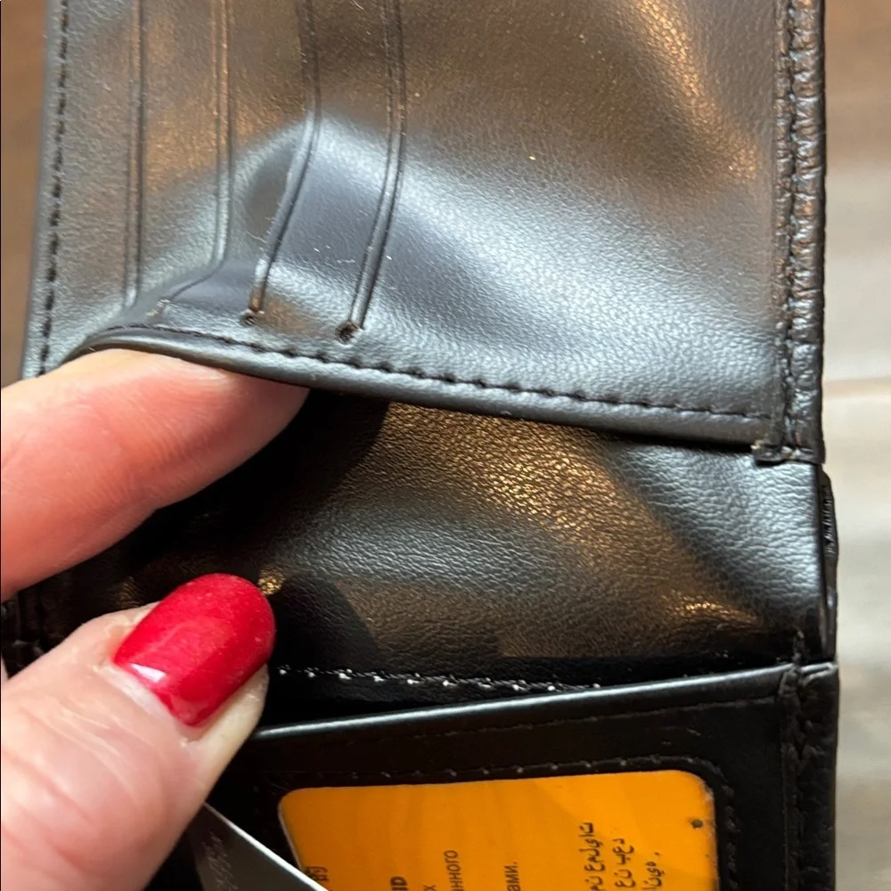 CAT Genuine Leather bifold w/enamel logo,5 card slot,RFID,ID window,bill slot